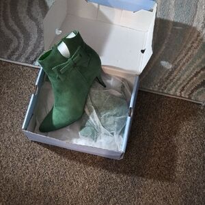 Elegant Green Ankle Boots